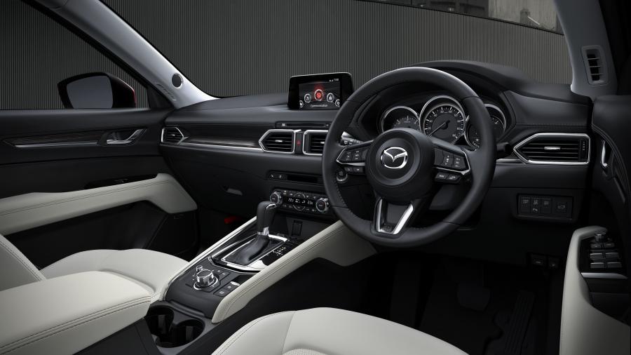 Интерьер Mazda CX-5 2016 года  (JP) (фото 2 из 14)